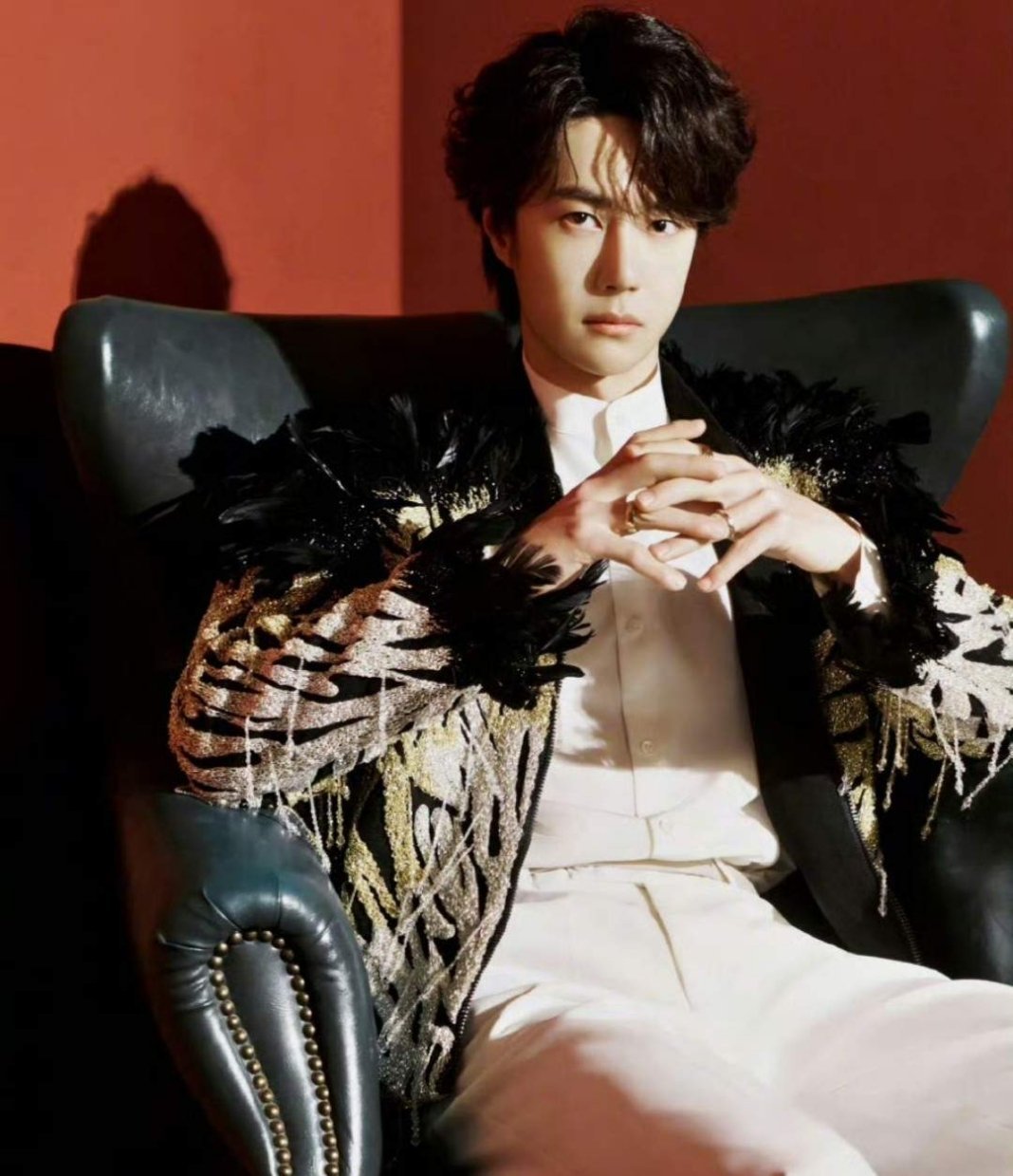 王一博续约乐华，原来是公司给了1250万股份，几乎是白送！ 