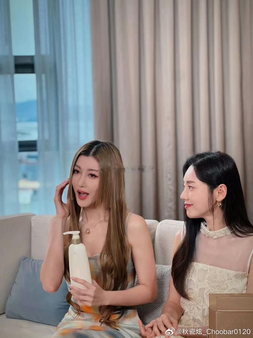 #秋瓷炫# ✨#秋瓷炫当你沉睡时#造型师分享与李彩桦姐姐工作花絮照，期待秋秋新活