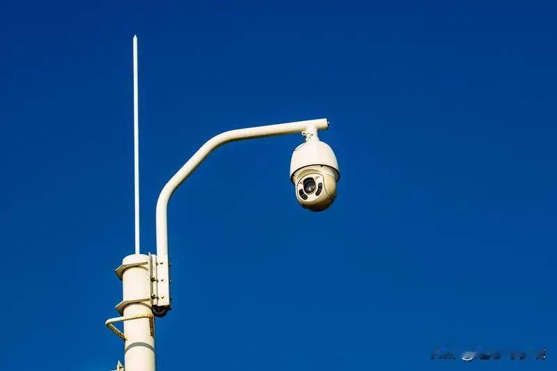 手机真能被别人监控。它作为智能设备，容易成为监控目标，身边人想监控也不难。
判断