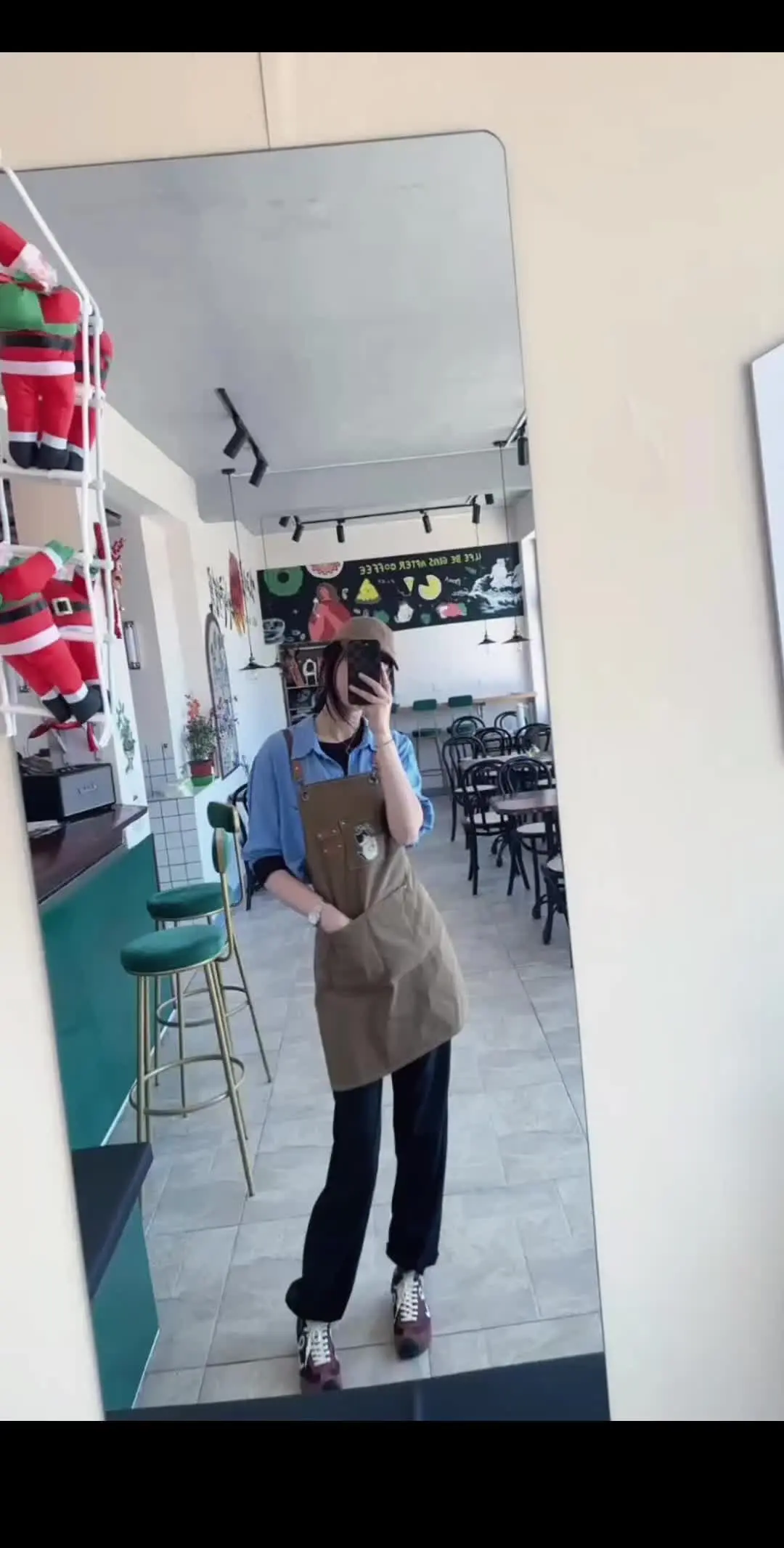 可以破碎，但不能枯萎，我亲眼目睹了自己的崩塌与重建。喜欢笑的人不一定快...