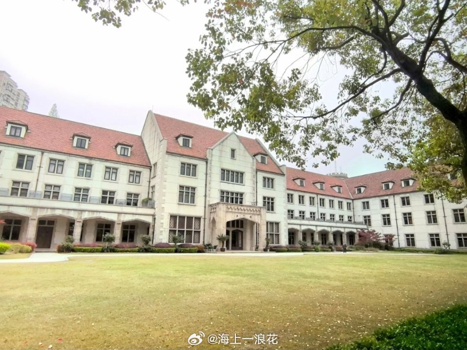 上海市三女中的五一楼（海涵堂 ）上海市三女中五一楼早年叫海涵堂 。于1922年建