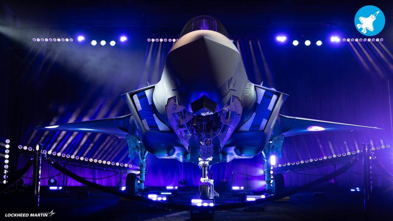 近日，芬兰空军首架F-35A战机出厂，在洛克希德·马丁美国沃斯堡的工厂举行下线仪