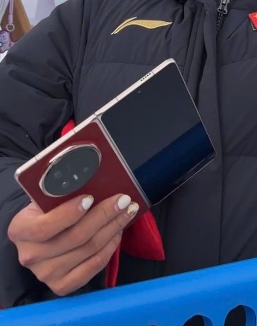 徐梦桃爱拍照全米兰都知道了然后荣耀Magic v6的外观也就这样都知道了，展开看