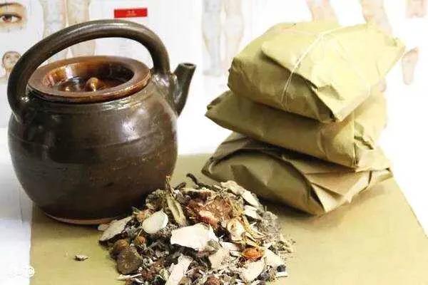 中药自己煎还是医院代煎？纠结半天终于想通了！
 
最近开始喝中药调理身体，一开始