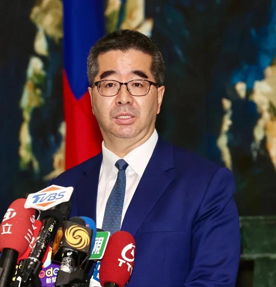 萧旭岑称“有人违反做人的底线” 王光慈泣不成声感谢还清白
马英九基金会三人小组昨