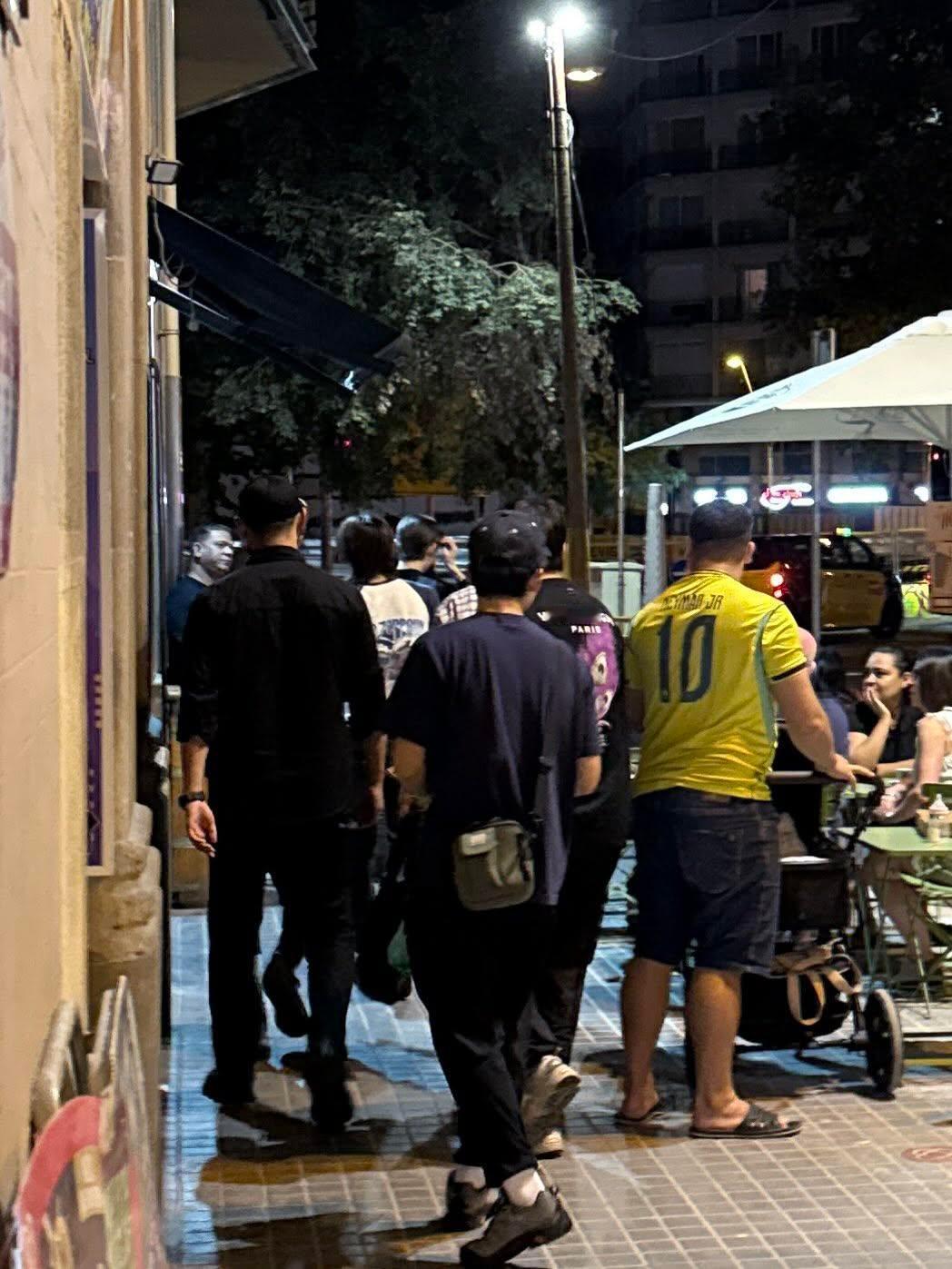 一眼就看到了我家孩纸🥺圆圆的后脑勺🤏 ​​​
