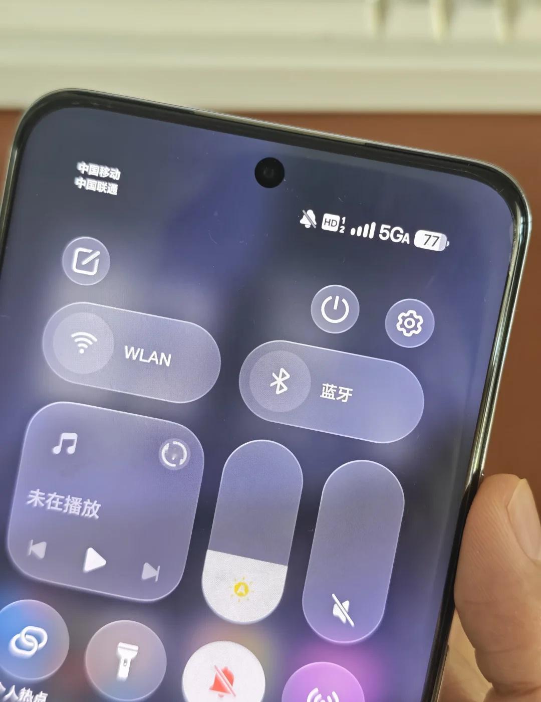 荣耀手机这个状态栏升级了
liui27 控制中心WIFI跟信号样式更新
手机主题
