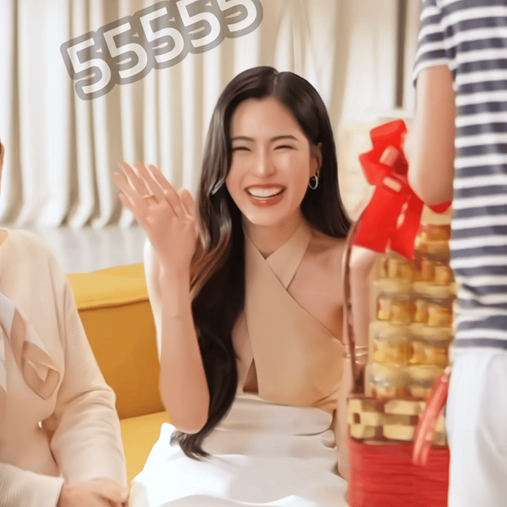 笑得见牙不见眼了🤣

迪奥品牌大使邝玲玲｜邝玲玲巴黎时装周｜邝玲玲
lingl