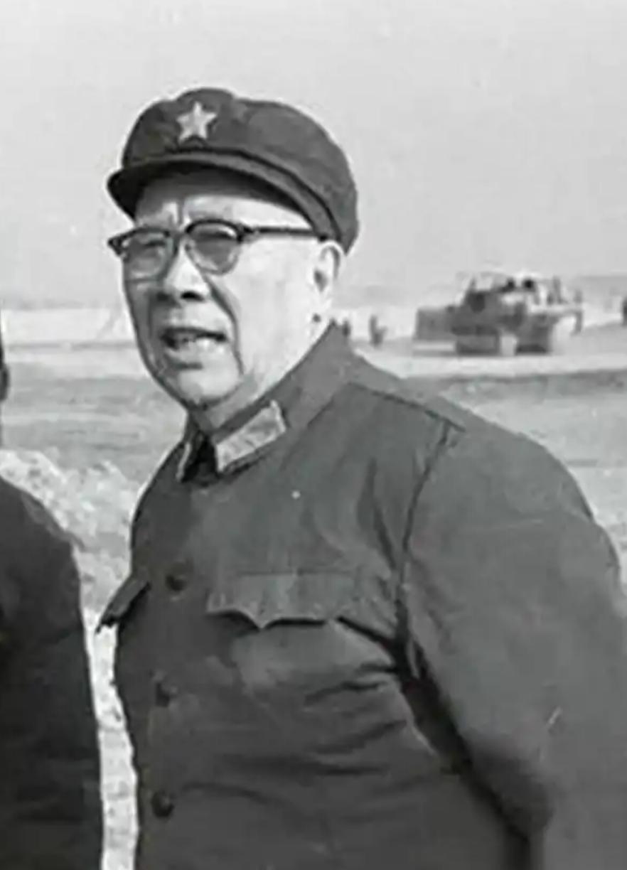 1984年，开国中将曾思玉退休后，在大连一水库钓鱼，钓着钓着，水库负责人认出他后