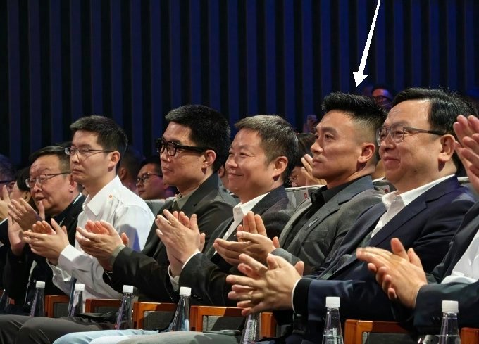 阿维塔董事长亮相小米发布会竞争归竞争，捧场的时候也捧场，从容向前!