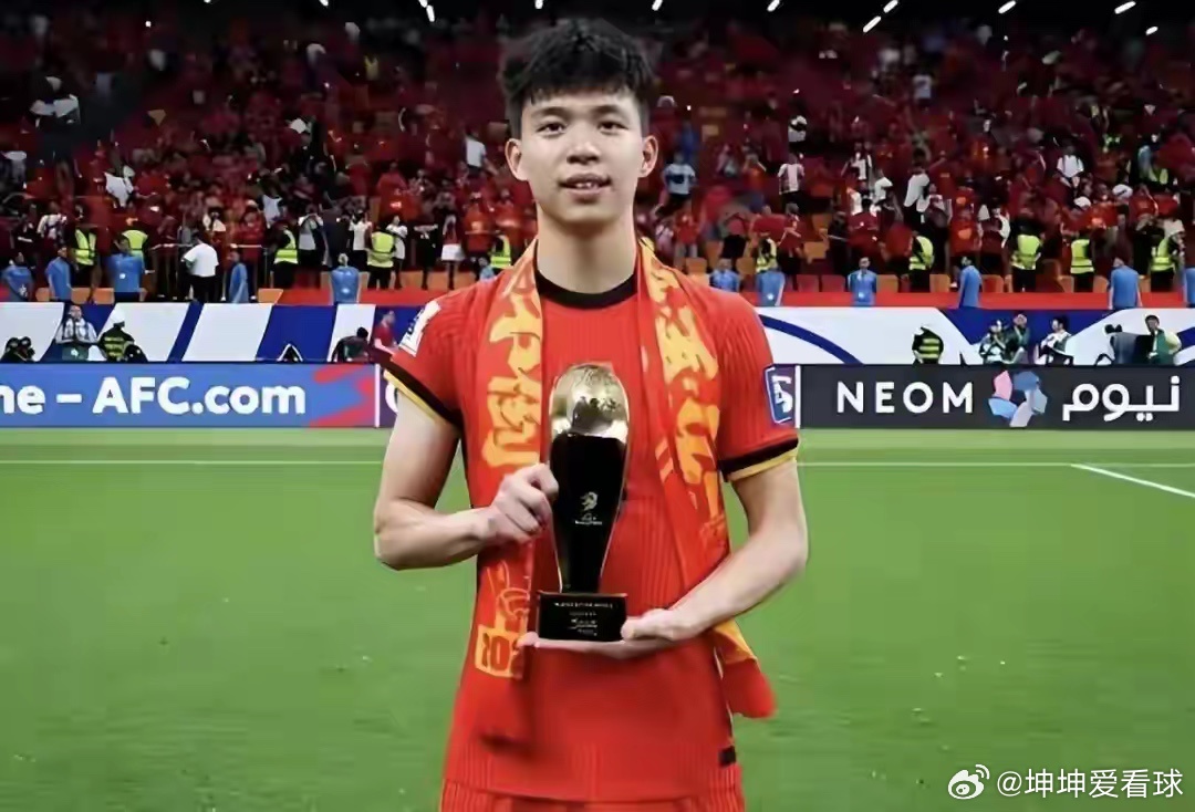 中国球员历史首次！王钰栋球探报告出炉 7分对标巴西国脚中国足坛迎来历史性突破，1