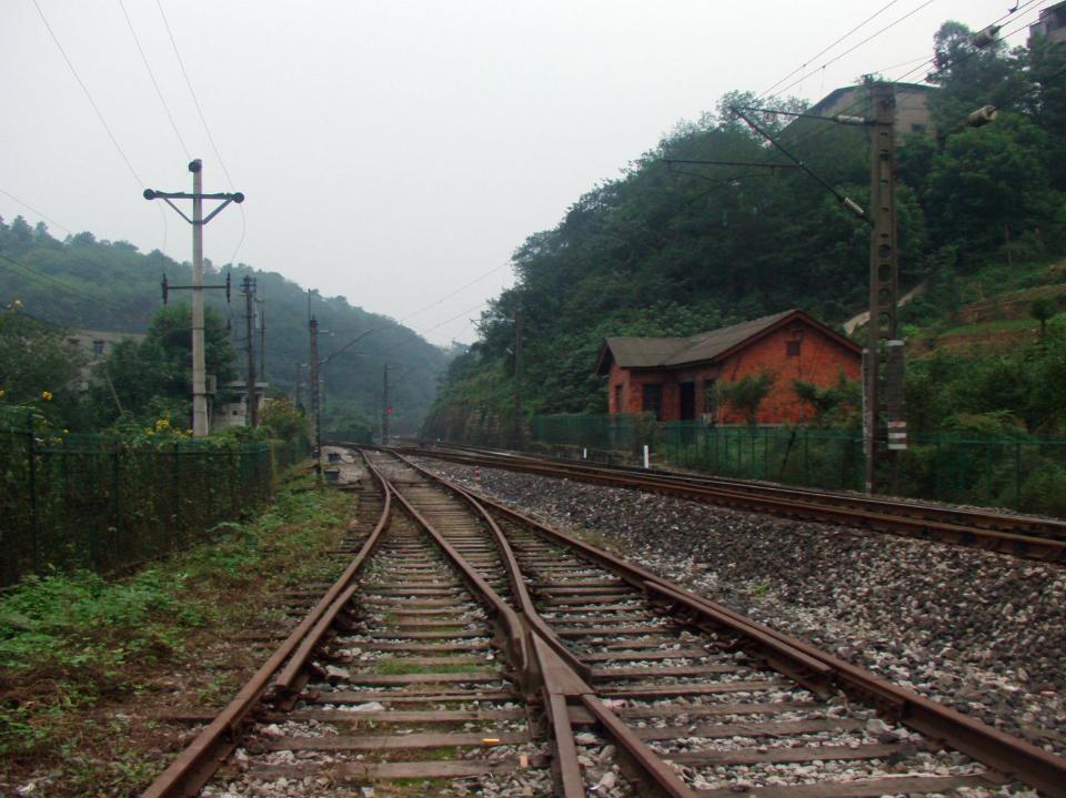 十几年前重庆铁路枢纽第四线路所（简称四所），这里是以前襄渝铁路中梁山隧道重庆端洞