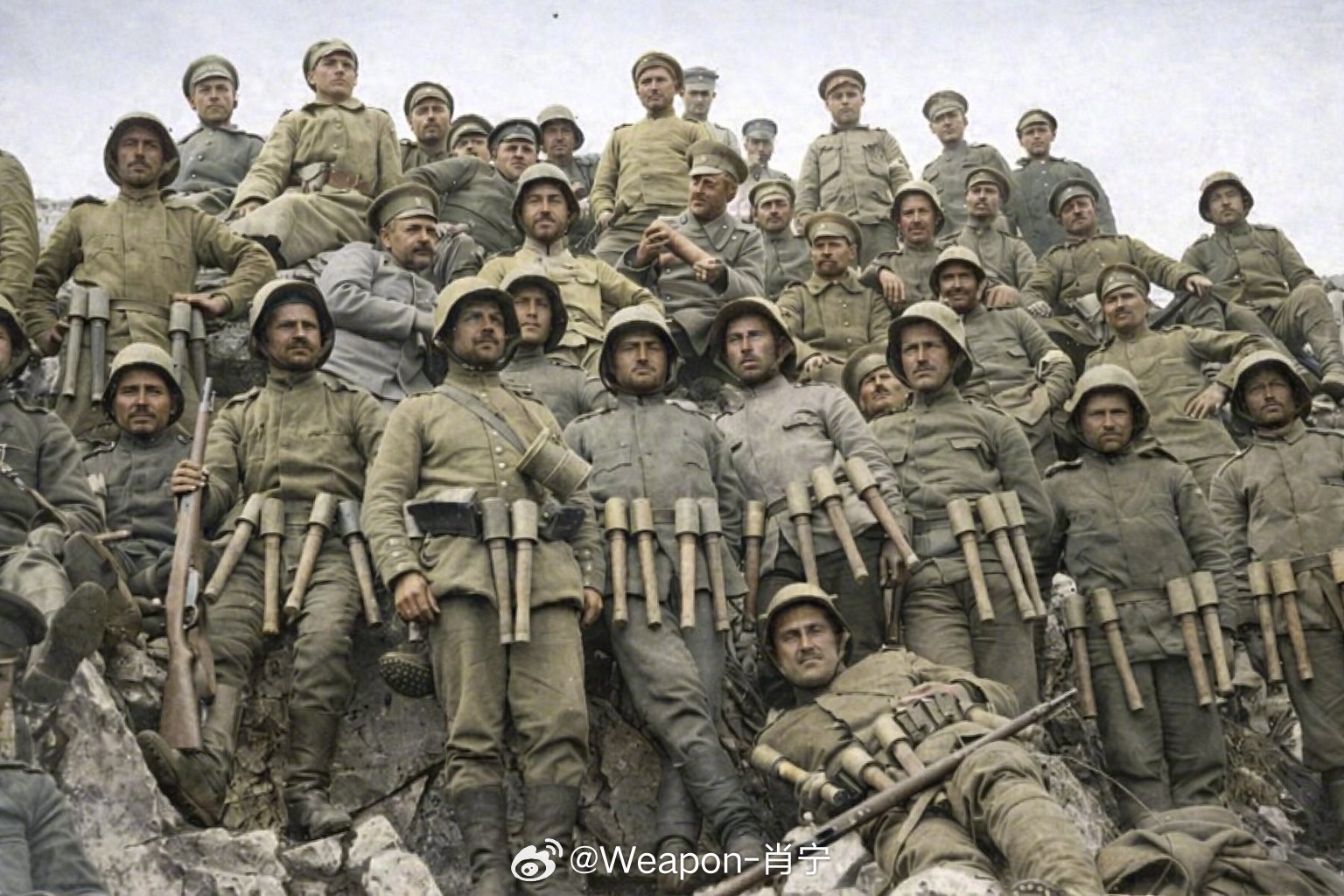 烽火问鼎计划每天认识一件兵器 图1和图2拍摄于萨洛尼卡前线的保加利亚突击队，时间