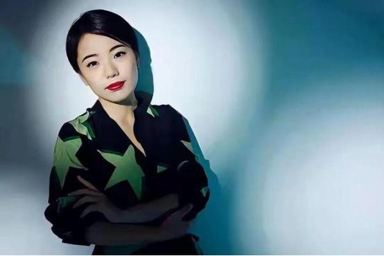 人大撤销蒋方舟硕士学位，天才少女蒋方舟的“学术滤镜”碎了。
 
7月13日晚，中
