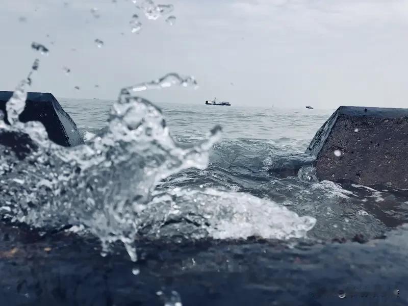 上联“人不可貌相”，要对出合适的下联还挺有挑战性。常见的经典对句是“海水不可斗量