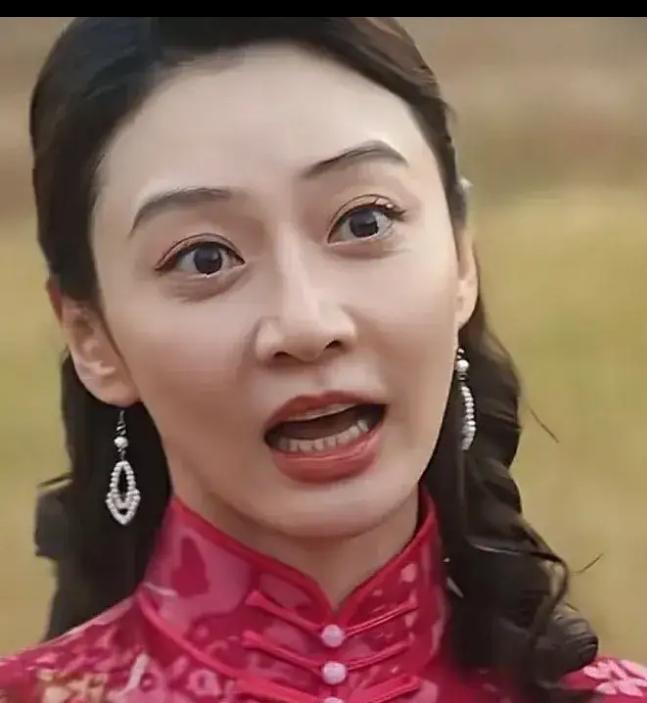 露露竟是窑姐！

电视剧骗了我们一整季。

原著里，郭龟腰把露露带回村，只为设局