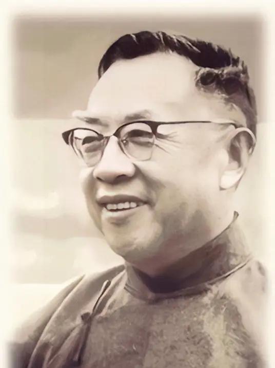 素书楼空了，钱穆搬走那天没人拍照，门关上后只剩山茶树。
他九十五岁，眼睛看不见，
