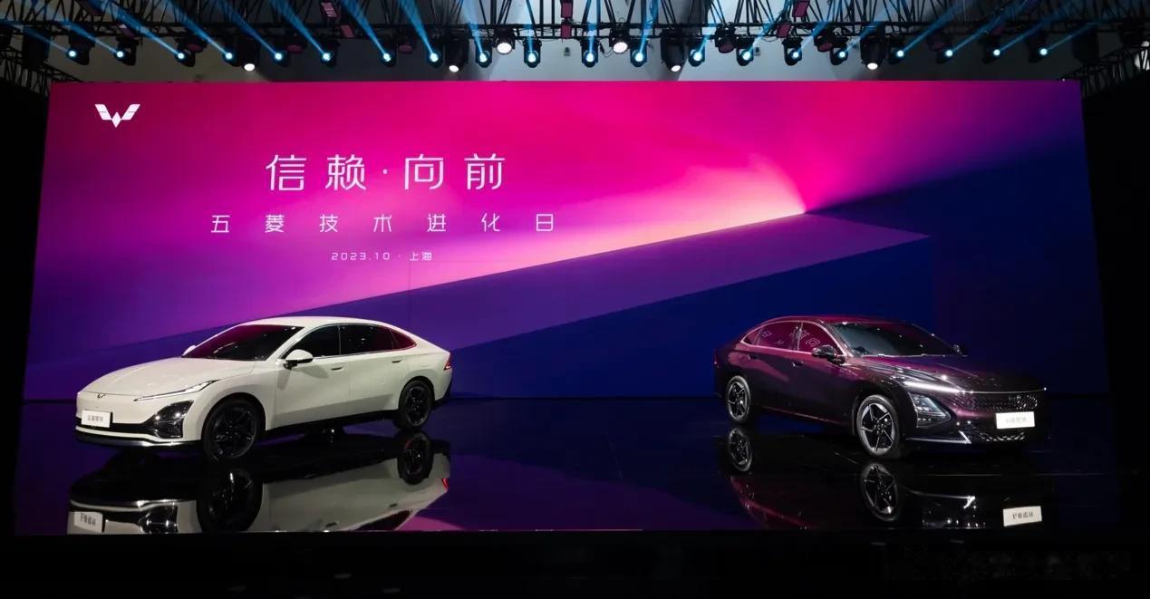 就在上周，五菱推出了全新的「五菱灵犀混动」和「神炼电池」两大技术，还发布了五菱首