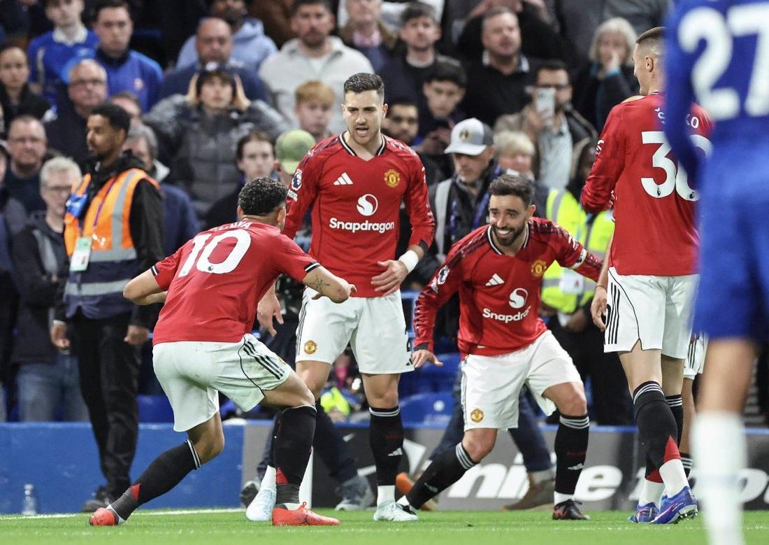 斯坦福桥的门框和加纳乔成了曼联最好的防守！切尔西主场0-1不敌曼联，B费助攻库尼