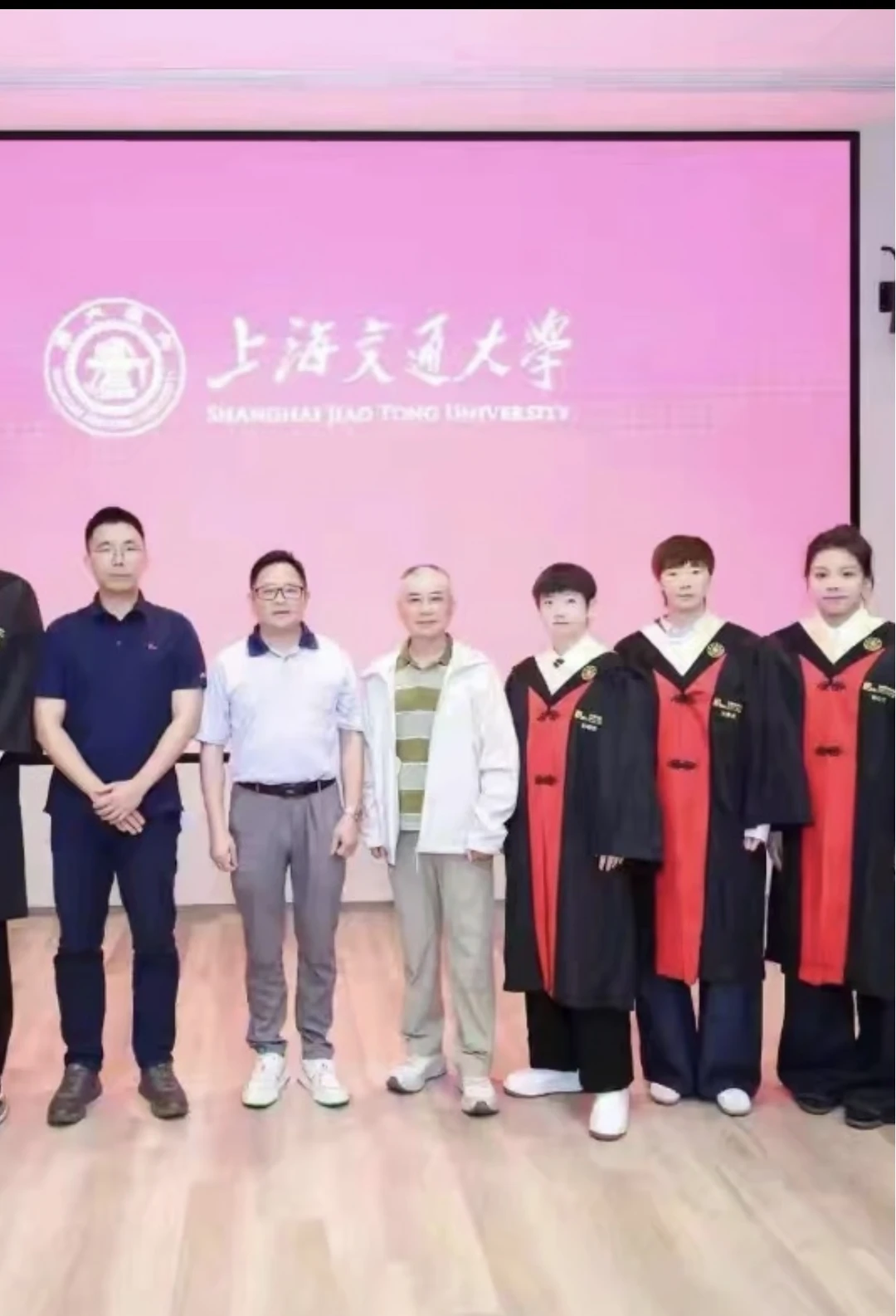 恭喜小莎毕业🎓快乐，前尘似锦、未来可期