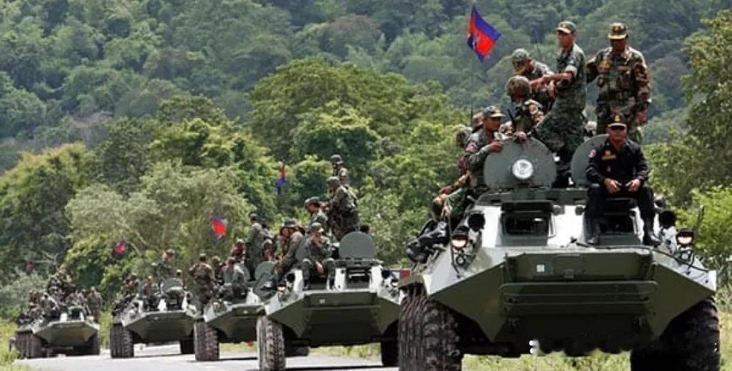 航母未至！柬埔寨梦碎，丛林法则改写东南亚！
 
泰国的火炮轰得震天响，根源在于他