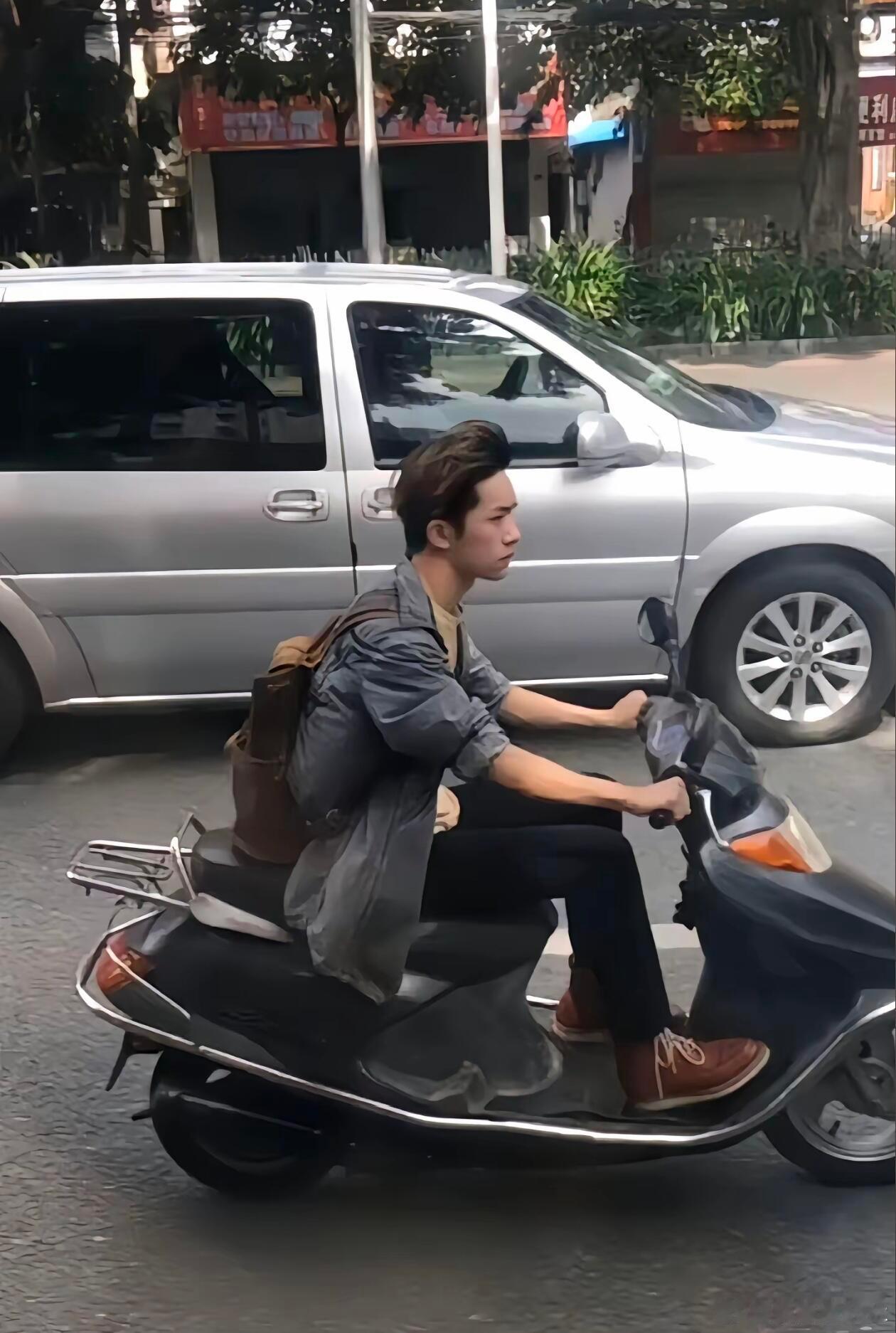 就算是易烊千玺来了广西也要开大公主，一下就变成了“那个开电车的那个男的” 