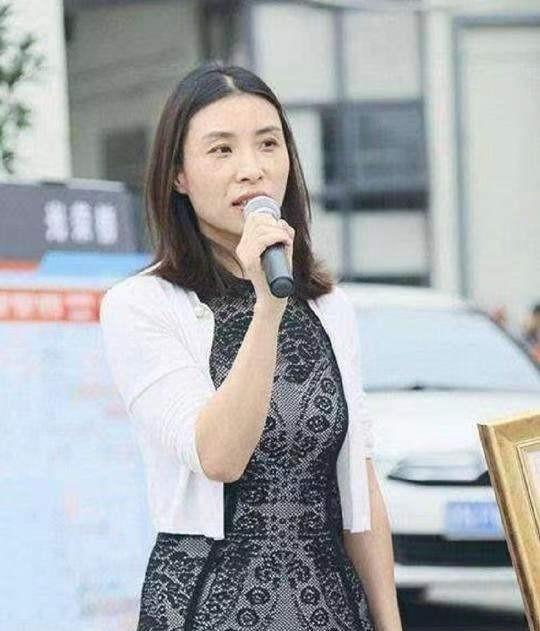 1998年，申通创始人聂腾飞开车去宁波谈合作，车冲出高速护栏，人没了。


一个
