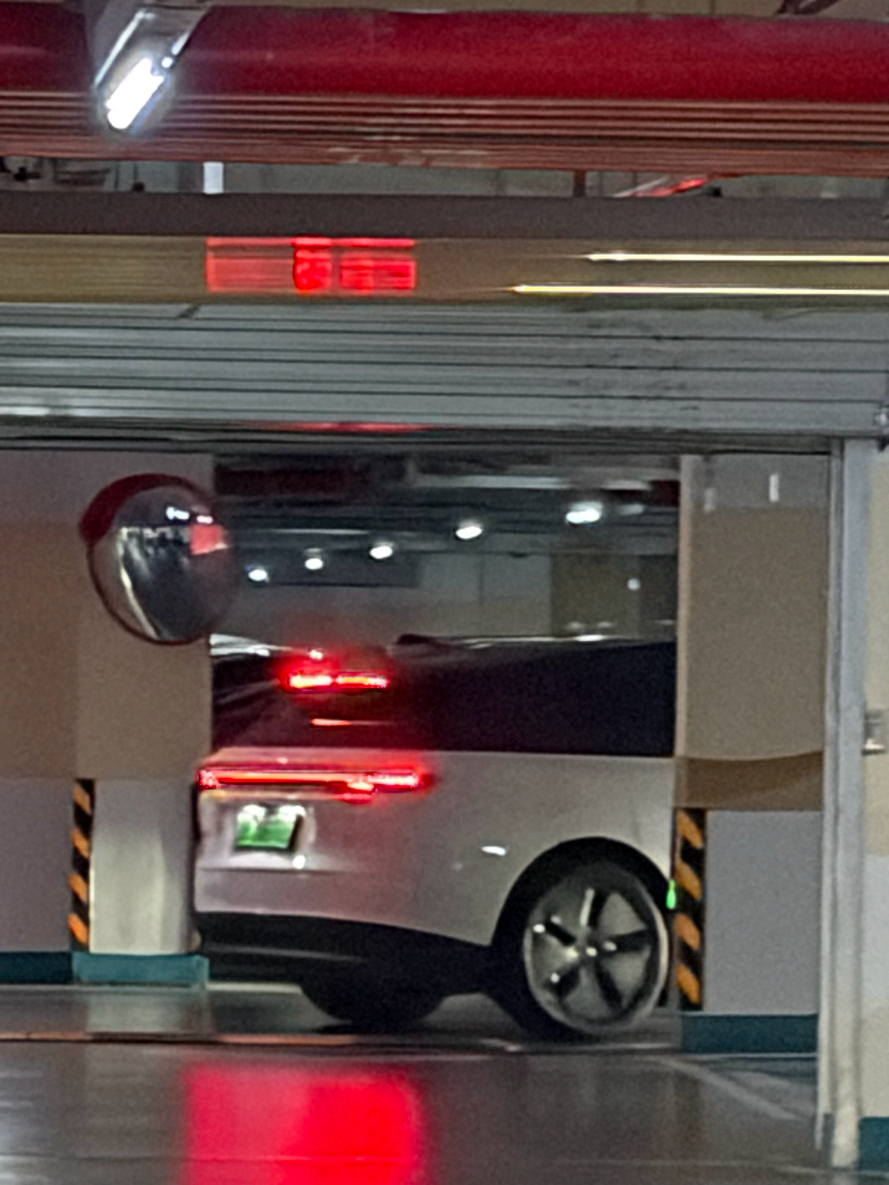 笑死感觉我们小区的开车技术是真的不咋地今天在地库里面救援了一个倒进死胡同出不来车