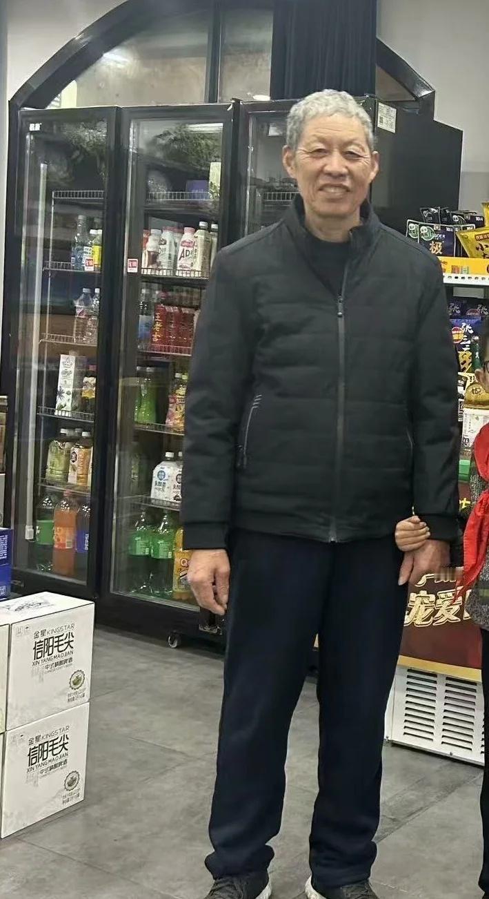 慈溪紧急寻人启事
寻人启事！叶华根，男，74岁，今天早上8点半左右走出，往桥头方