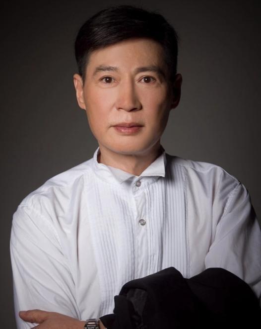 2003年电影《延安颂》筹备期间，马晓伟主动提出出演蒋介石角色并向导演表达了自己