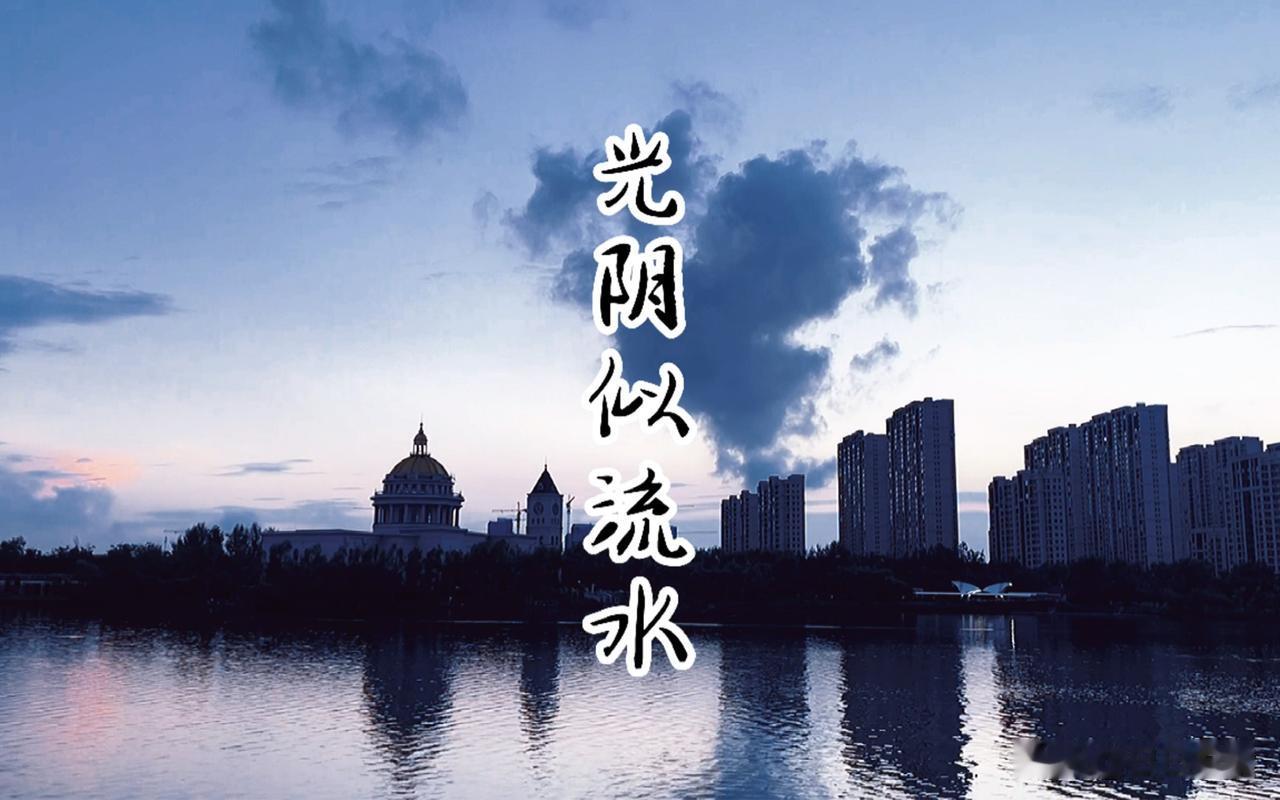 今天在家收拾旧物，翻出高中毕业照，整张照片已经发黄。第一眼看上去，像是黄昏拍的。