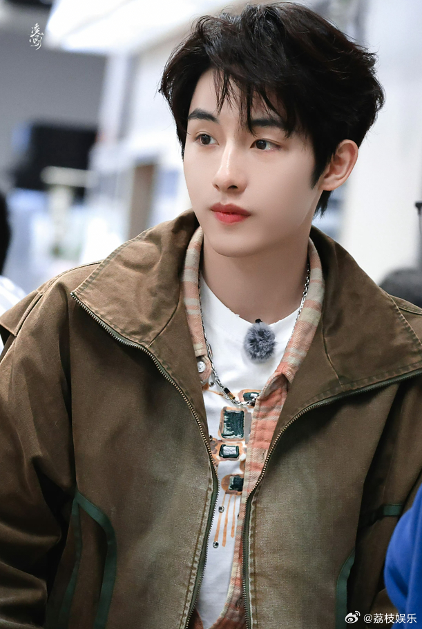 董思成怎么到哪都得才艺表演风华合伙人从各种活动到综艺舞台，董思成永远是被cue才