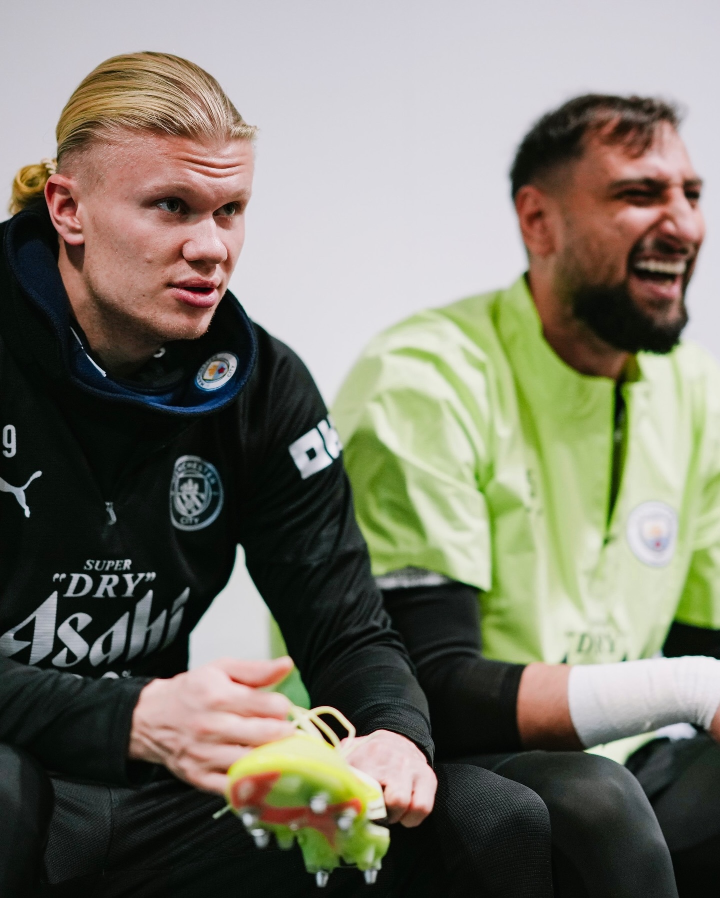 城里人的笑容[嘻嘻]哈宝和多多真是一见如故，自从多多来了总是看到他俩黏在一起[嘻