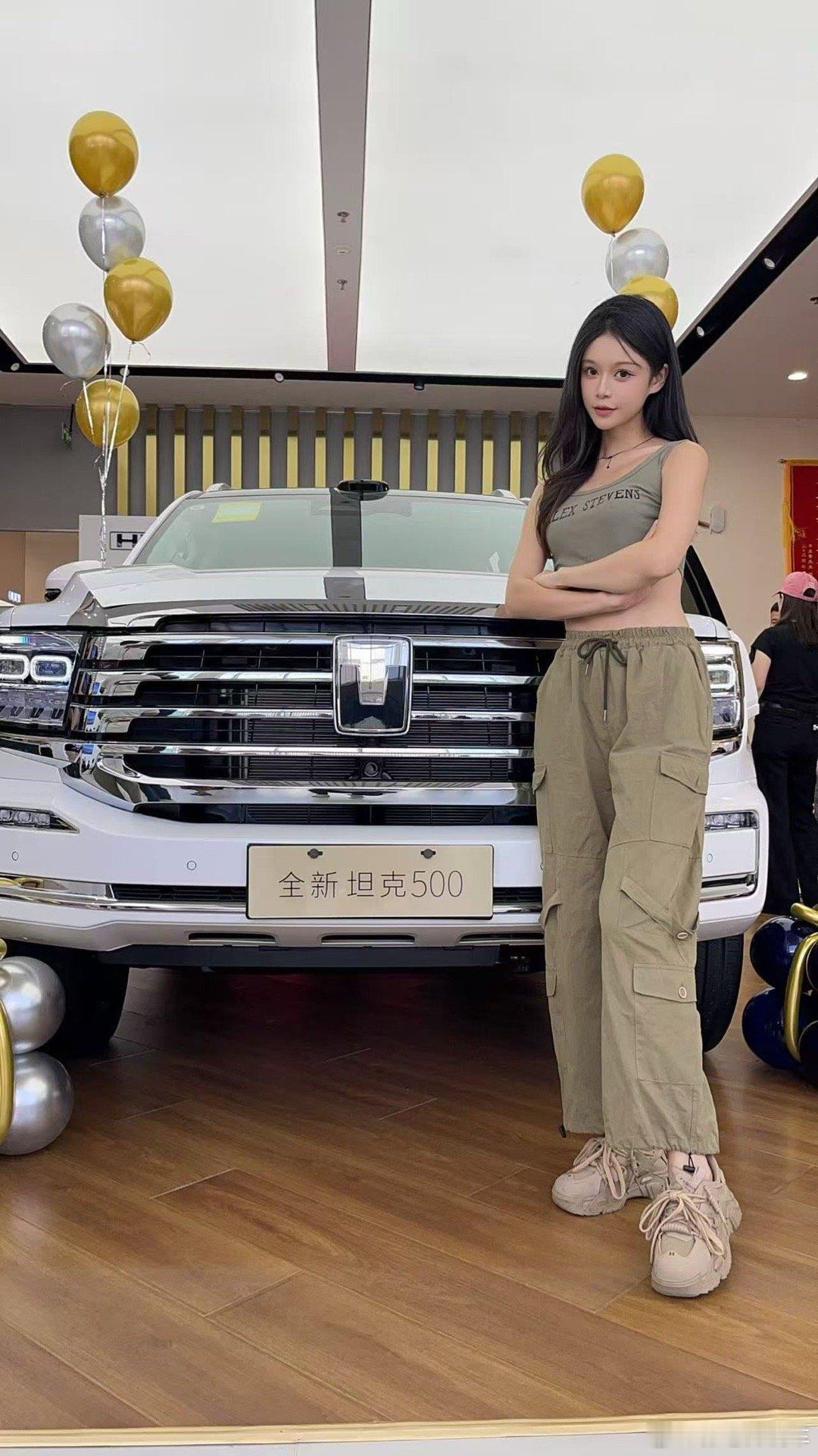1米8的大个儿 在全新坦克500面前显得就娇小了 ​​​
