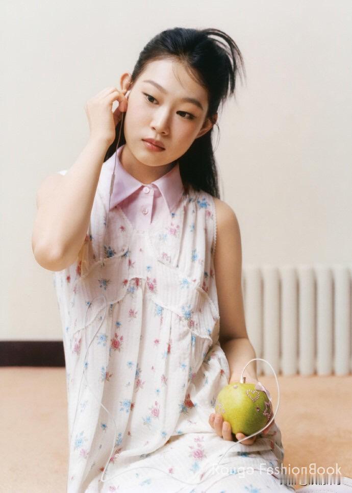 Nina沈佳润拿下《ROUGE FASHIONBOOK》2026开年封，真忍不住