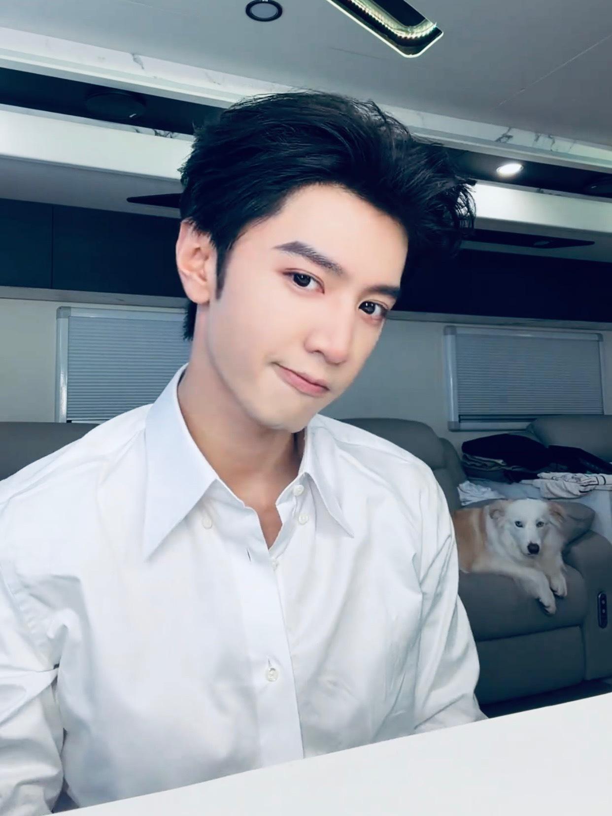 azan就这样陪着哥哥，好乖好可爱自修截图♾️陈哲远 ♾️azan