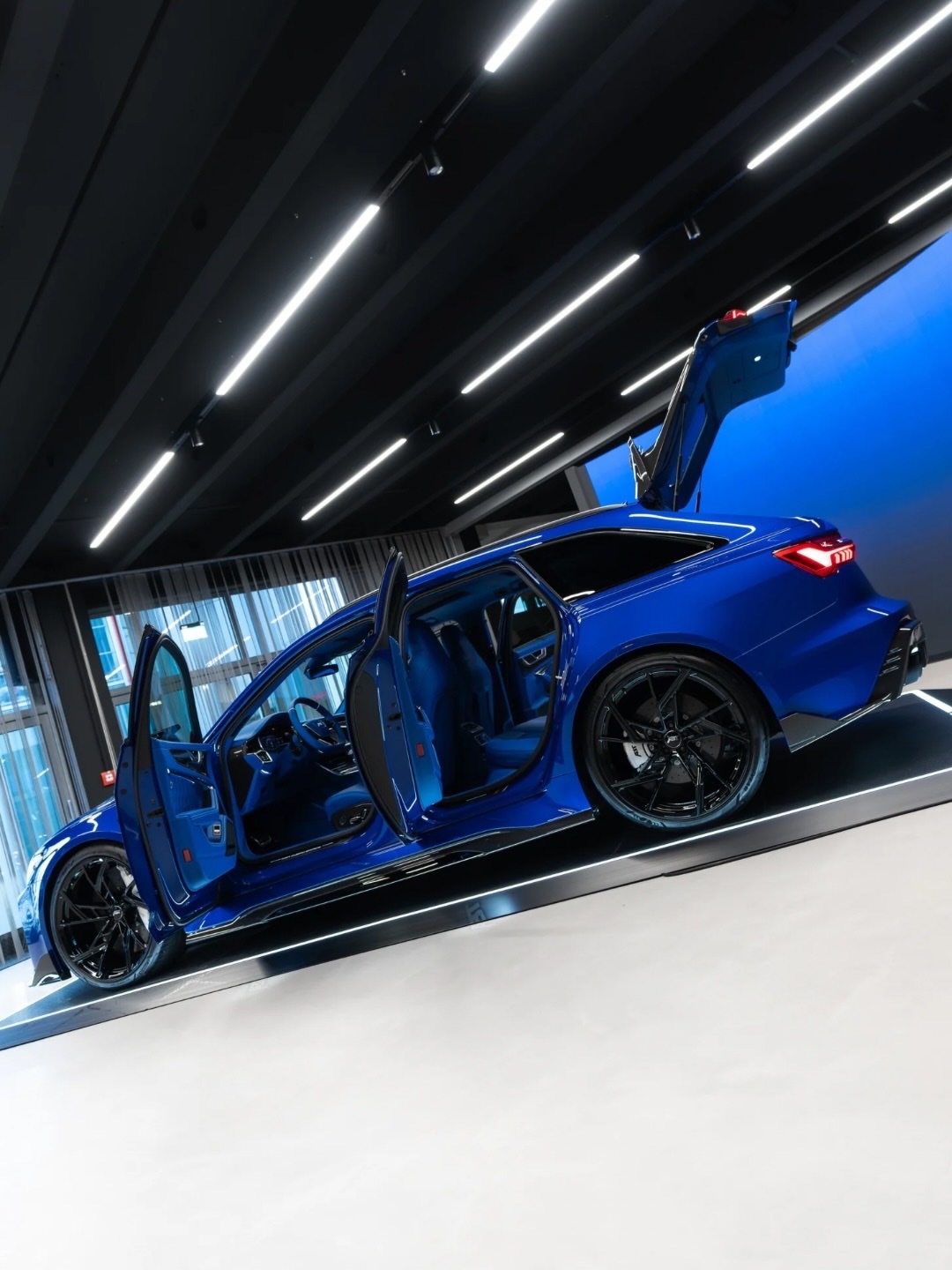 比海洋更深邃，比钻石更稀有。💎独一无二的ABT RS6-LE，身披超蓝战衣。?