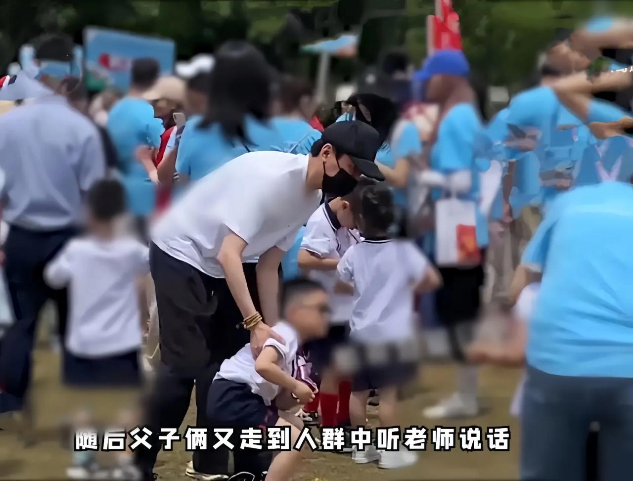 冯绍峰陪儿子参加亲子运动会，引发网友关注。五岁的小想想超像妈妈赵丽颖，完美继承了