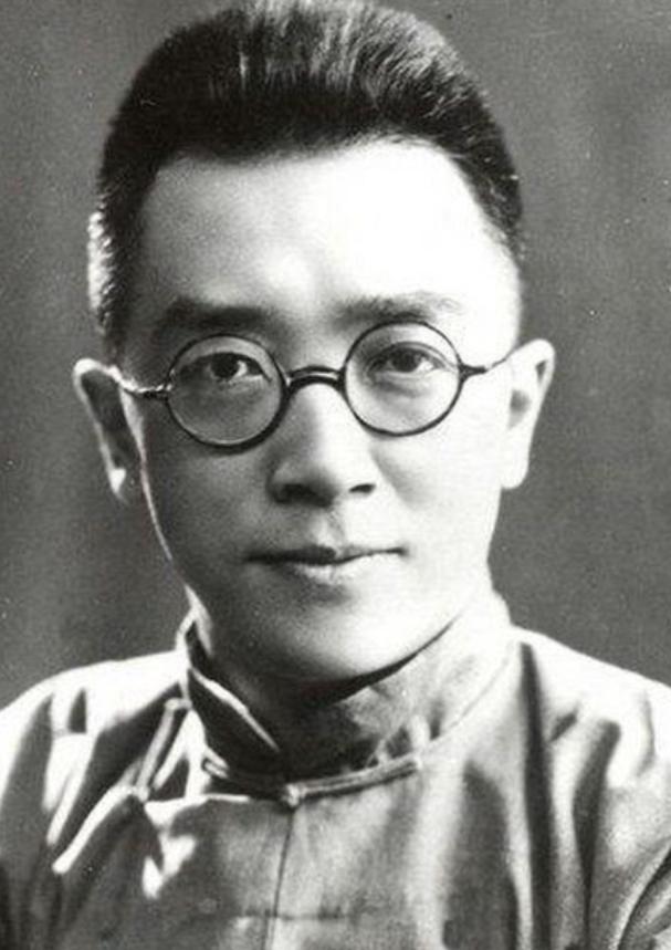 1948年，胡适收到最后通牒：只要不跟蒋介石走，仍可担任北大校长一职。毛主席也说