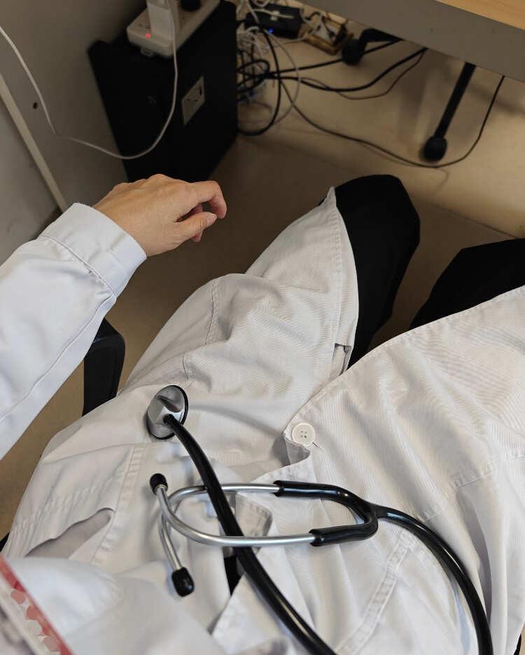 医生真的很好追的
真的，医生圈子小，除了平时能接触同事，基本没什么其他圈子了，平