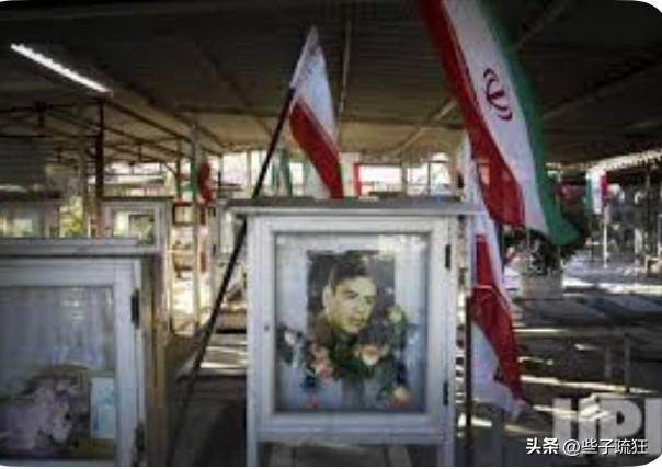 “战争只是一群老头的政治游戏，可冲上去的却是一群年轻人.战争结束后，资本家满载而