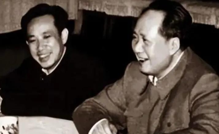 田家英：主席身边18年赤诚书生，敢讲真话的实干秘书
 
很多人只知道他是毛主席秘