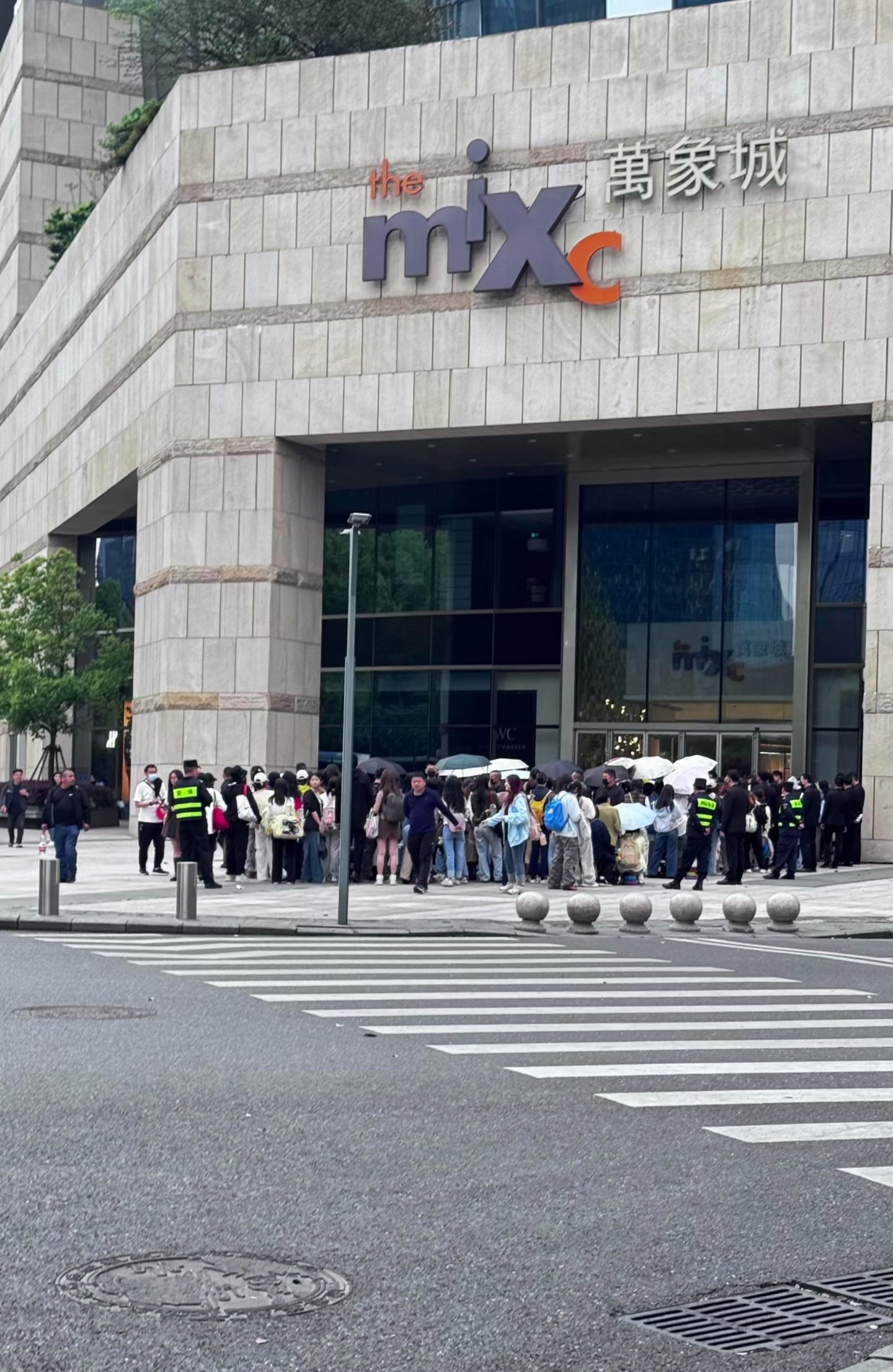 檀健次hogan杭州活动，小炭火已经就位了