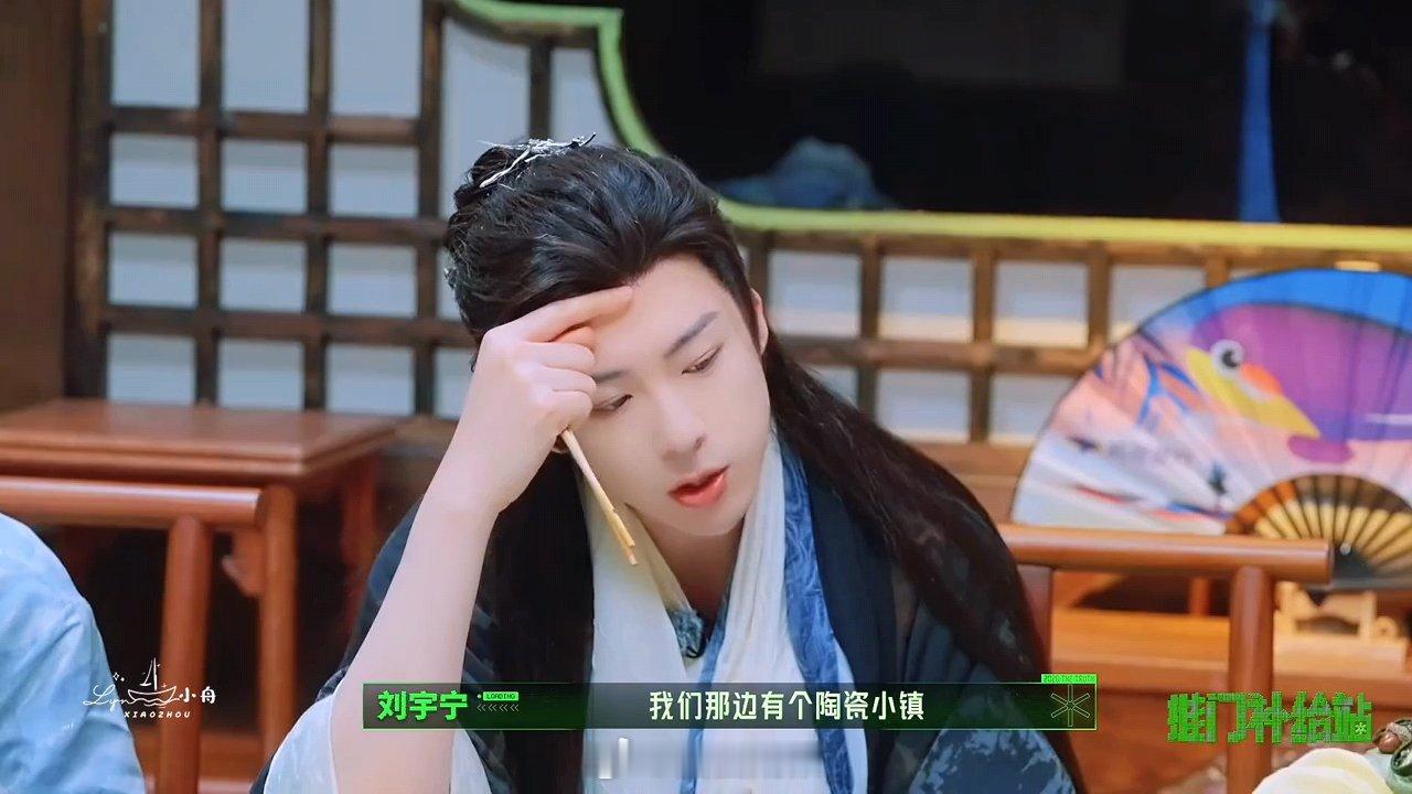 刘宇宁给开推团带了薰衣草小熊刘宇宁在地球还想着开推也有送给工作人员，刘宇宁好细心