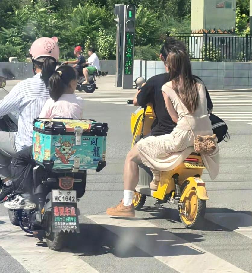 这女生的腿为什么这么粗？ ​​​