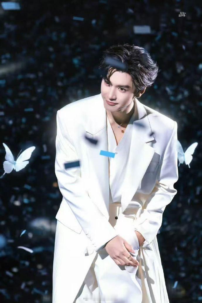 陈哲远泰国发布会182家泰媒到场、陈哲远海外巨星待遇 陈哲远海外活动备受关注，泰