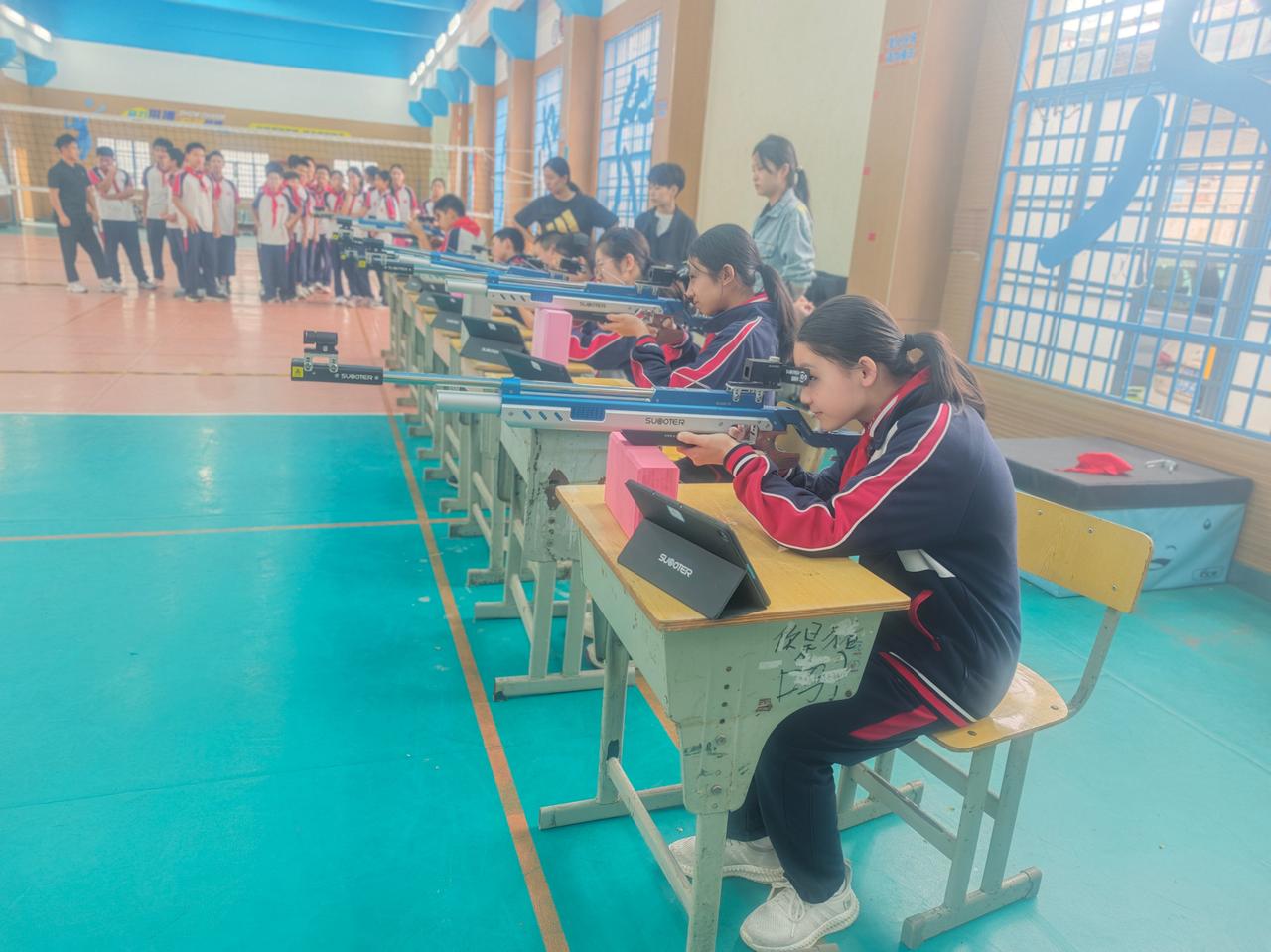 射击要求精准，培养孩子们专注力！本学期电子射击项目进入二十五中校园！值得期待！[