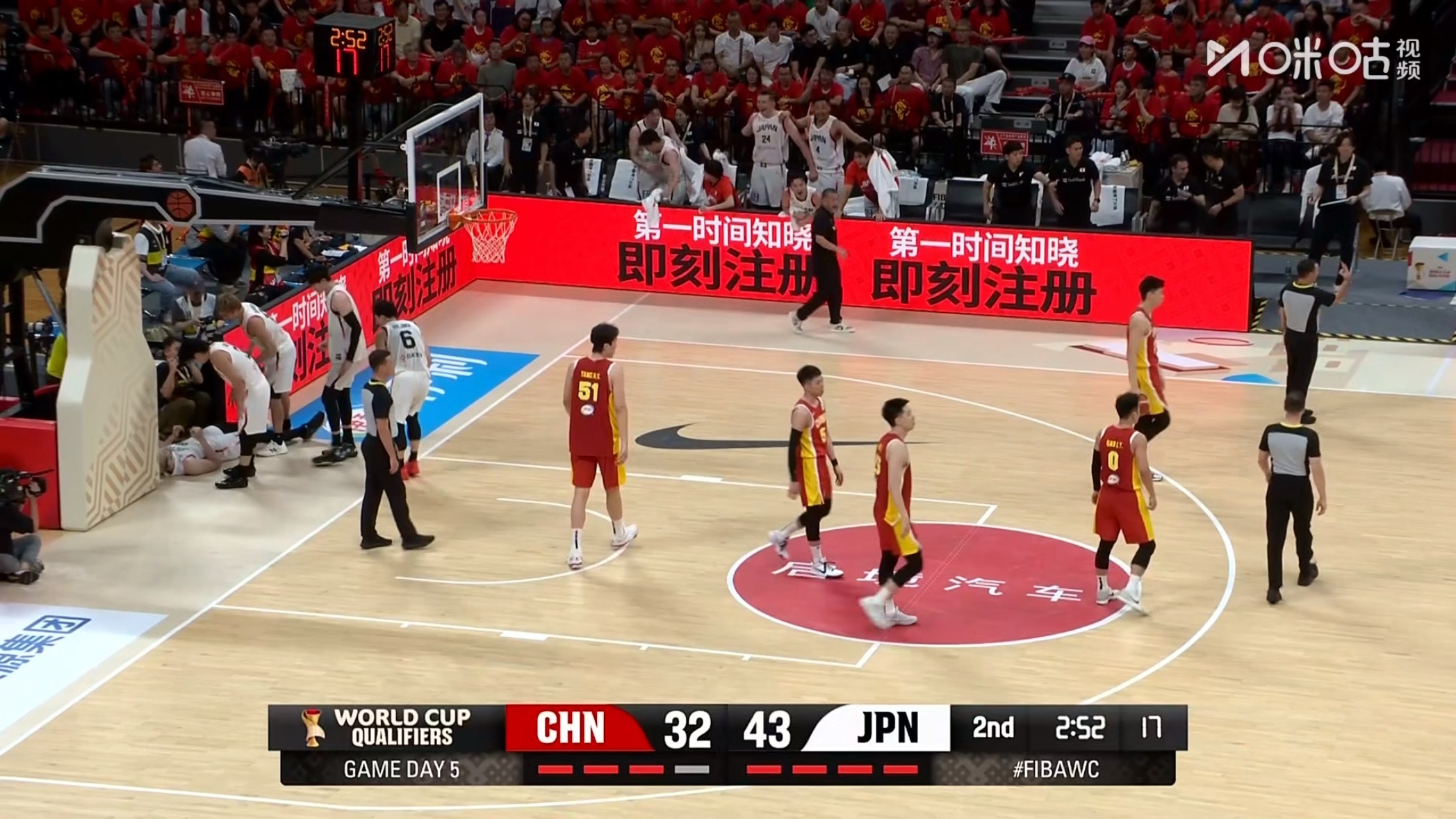 日本队领先两位数了中国男篮vs日本男篮