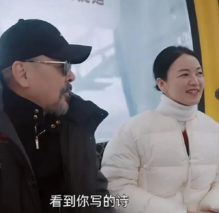 阿雅夸赞陈建斌的诗写的好，陈建斌直接说：“背一遍我听一下。”阿雅瞬间尴尬顿住：“
