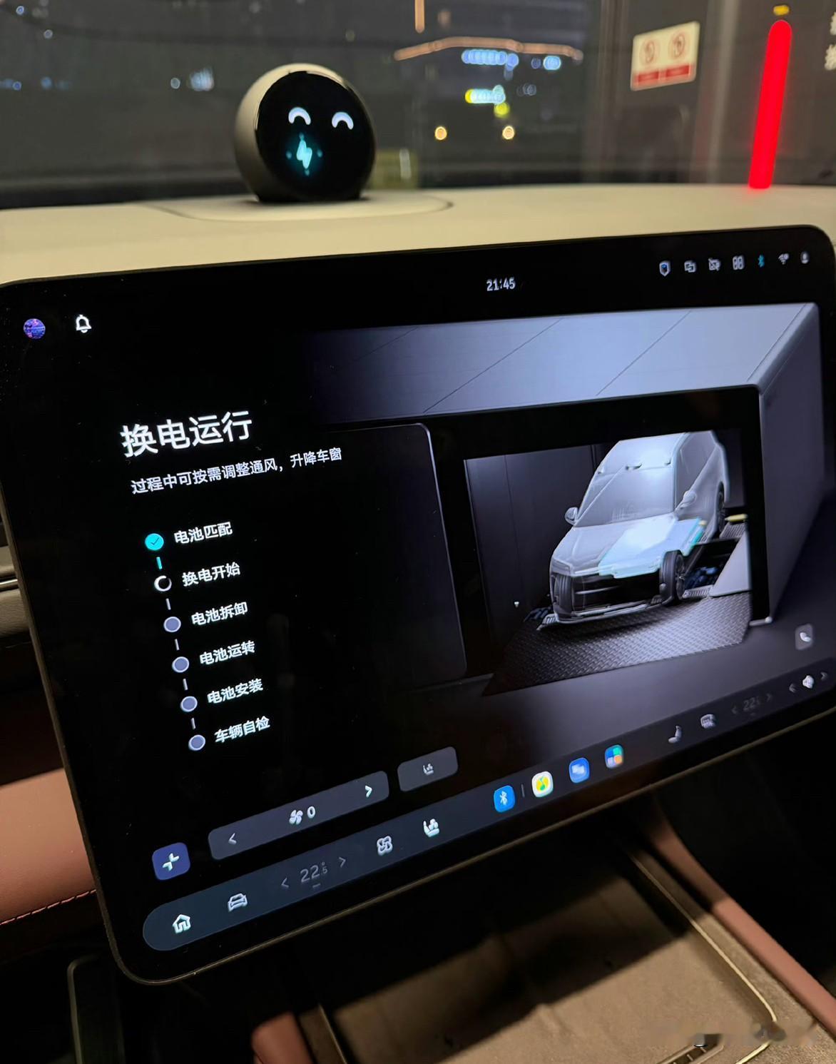 这是我第一次体验蔚来的换电
整个过程非常顺畅 毫无难度 速度也很快
导航到换电站
